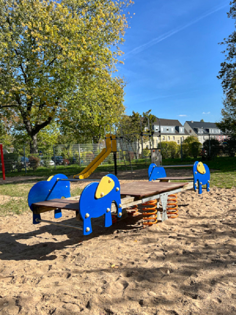 Elefantenwippe im Außengelände